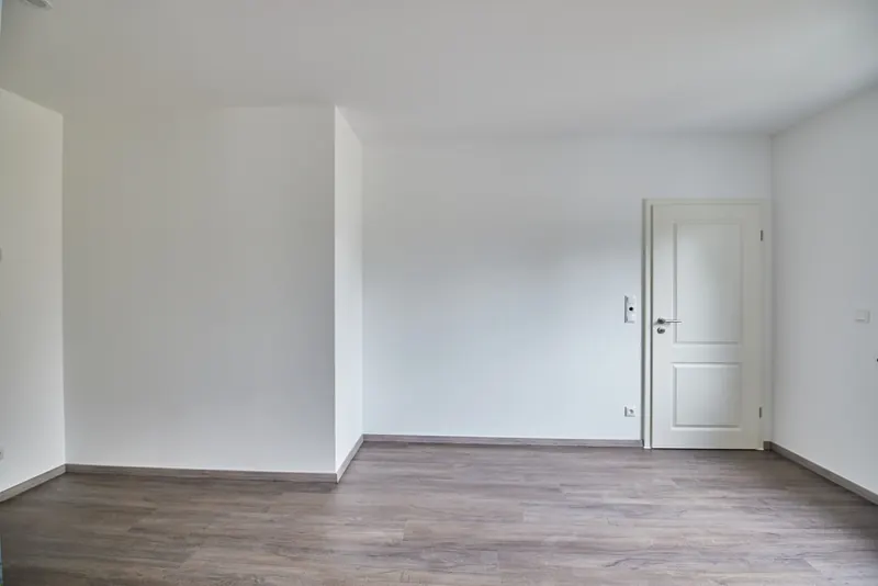 Großer, heller Raum nach dem Innenausbau